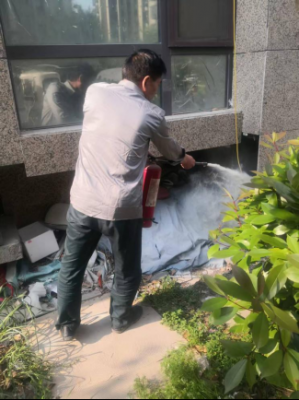 火情突发勇处置 业主点赞“守护神” ——北京华远卫士驻马店分公司保安员英